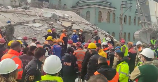 AFAD görevlisi enkaz başında isyan etti! Görüntü alması engellenmek istenen Ferit Demir o anları paylaştı