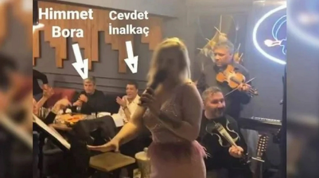 Türkiye depremin yaralarını sarmaya çalışıyor... Kızılay İlçe Başkanı sazlı sözlü alem yapıyor!
