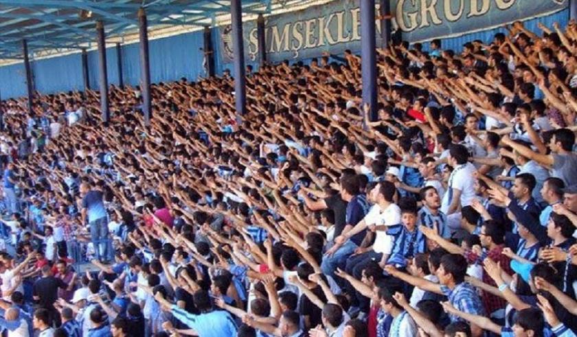 Taraftar grubundan Adana Demirspor'a: Korkmuyoruz, boyun eğmiyoruz