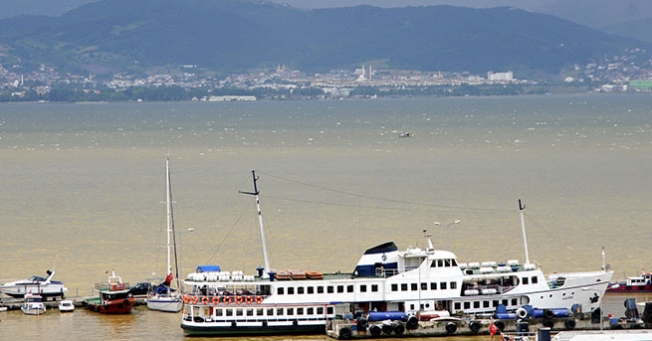 İzmit Körfezi'nde korkutan manzara