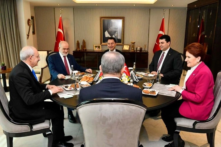 Altılı masa toplantısından yansıyan kulisler: Kılıçdaroğlu Akşener'in adaylarına itiraz etti, 'beşli açıklama' önerdi