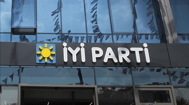 Gece yarısı İYİ Parti'de hareketlilik! Parti genel merkezine dikkat çeken bir afiş asıldı