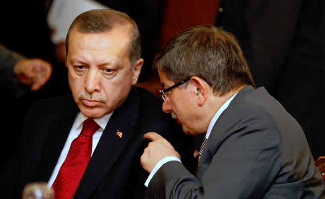 Erdoğancılar ile Davutoğlucular arasında tartışma: Ben senin gibi metres tutup...