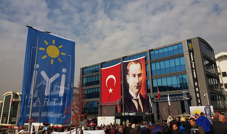 Altılı Masa'dan kalktılar mı kalkmadılar mı? İYİ Parti kurmaylarından flaş açıklamalar