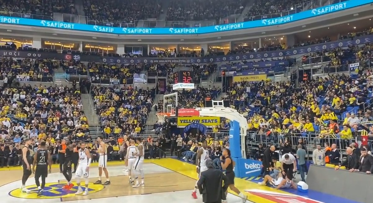 Fenerbahçe - Bologna maçında aynı sesler yükseldi! "Hükümet istifa" sloganları basketbol salonlarına sıçradı