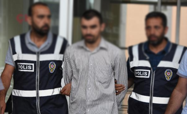 Dedesi ve babaannesini 15'er kez bıçaklayarak öldürdü