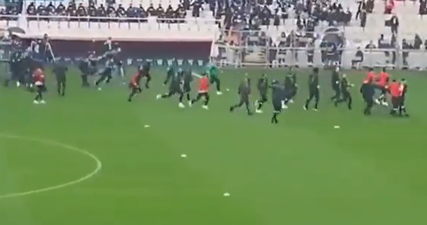 Bursaspor - Amedspor maçı başlamadan sahada kavga çıktı!