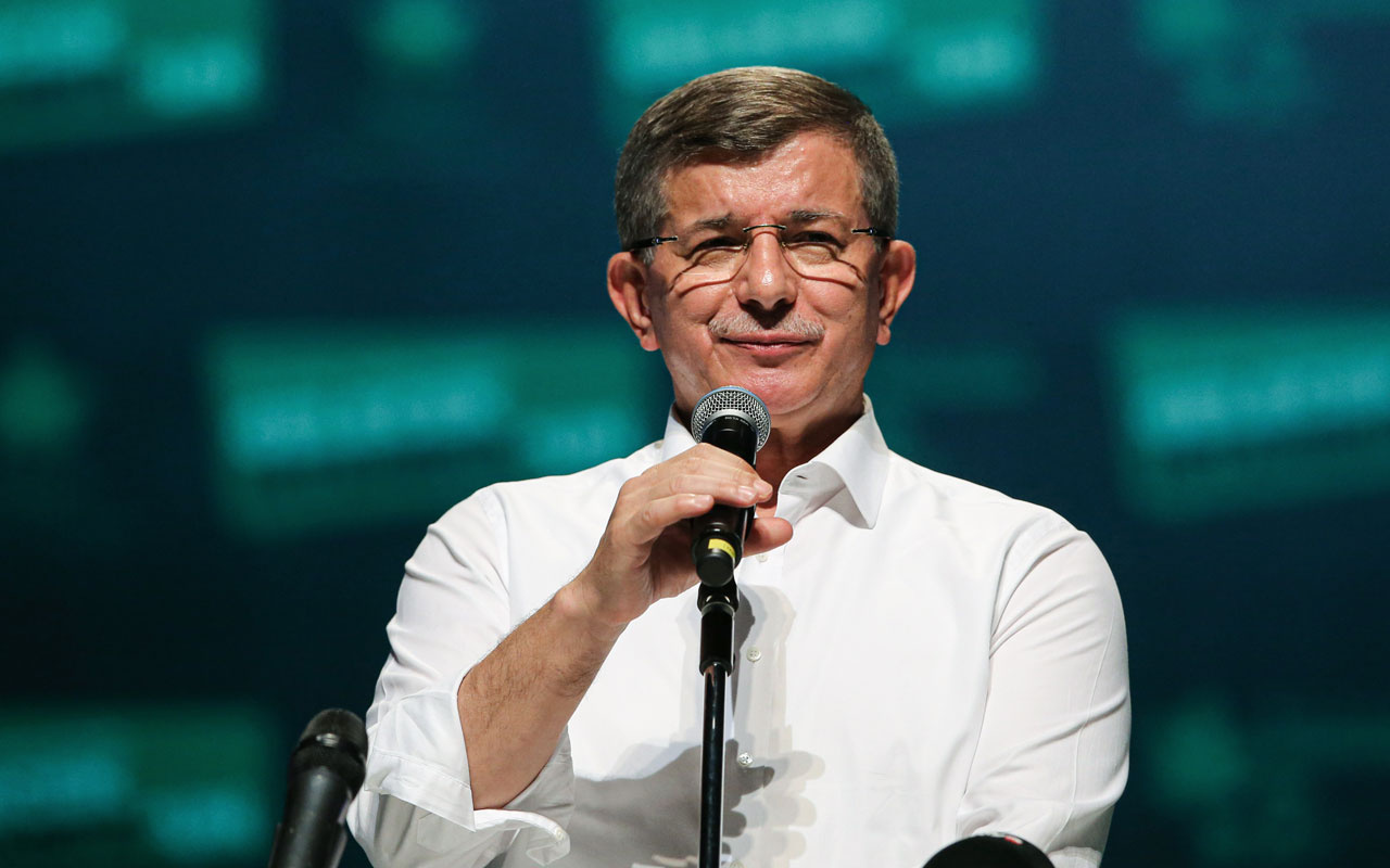 Ahmet Davutoğlu'ndan tüm teşkilatlara çağrı: "Cumhurbaşkanı adayı ve cumhurbaşkanı yardımcıları ilan edilecek"
