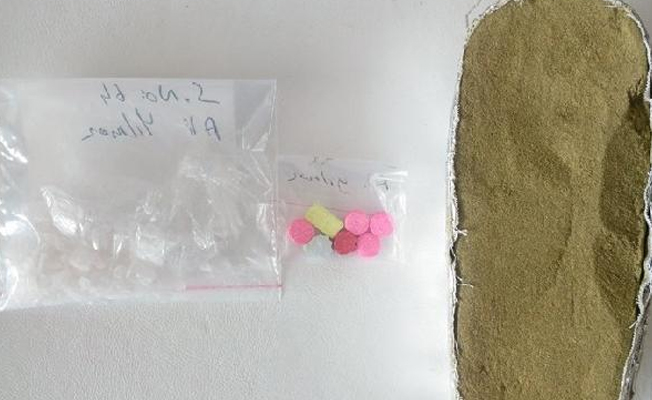 Uzman çavuşun çantasından uyuşturucu çıktı