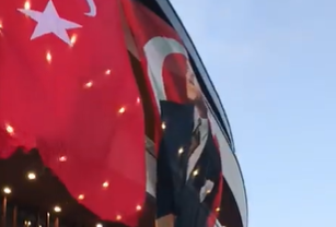 Saadet Partisi Genel Merkezi'ne Atatürk bayrağı asıldı: "Mustafa Kemal'in Askerleriyiz" sloganları