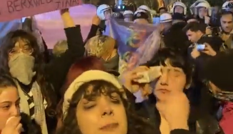 Ankara ve İstanbul'da kadınlara polis müdahalesi! "Hükümet istifa" sloganları