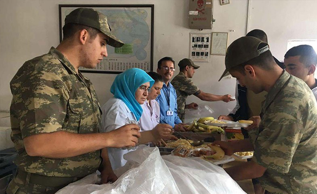 Katar’a asker çıkaracağına askere düzgün yemek çıkar