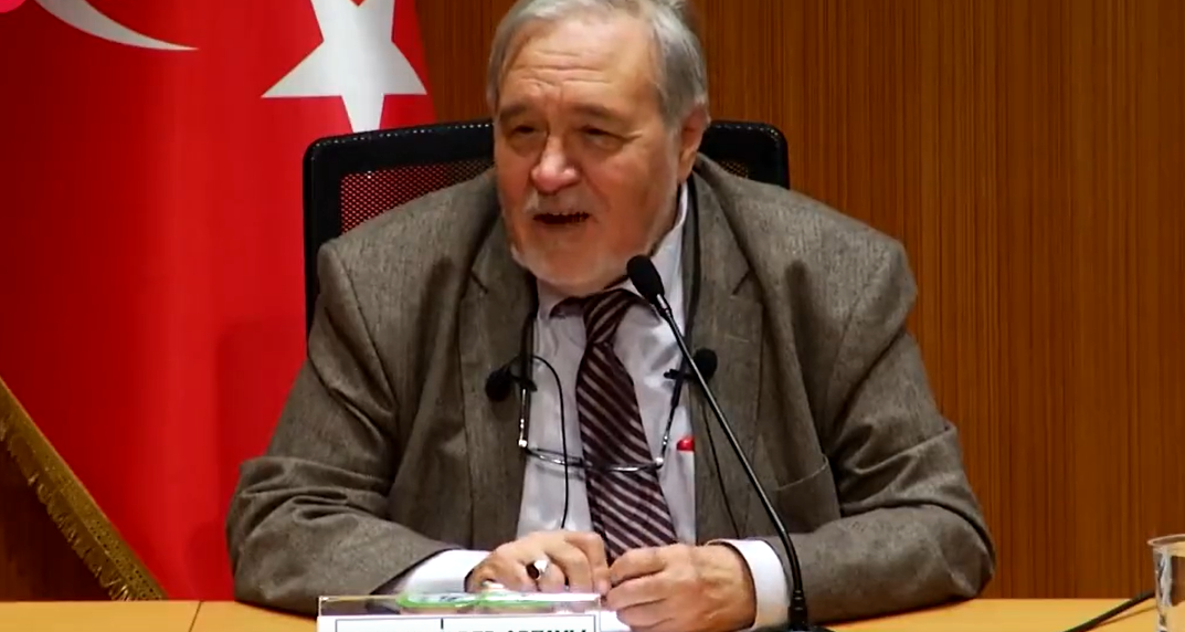 İlber Ortaylı'dan "Arapça ezan" açıklaması: "Kanun teklifini Demokrat parti değil, CHP vermişti"