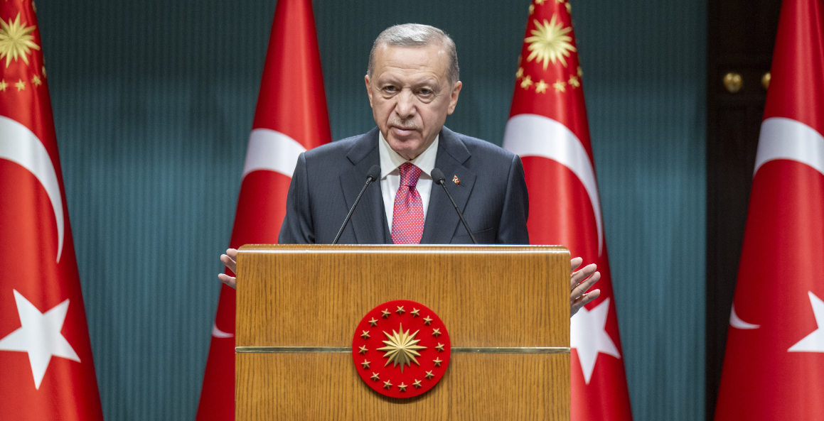 Erdoğan, CHP'li depremzede milletvekili Suzan Şahin'i hedef aldı: "Milletvekili olarak parlamentoya gelmiş olan bayana bakıyorum"