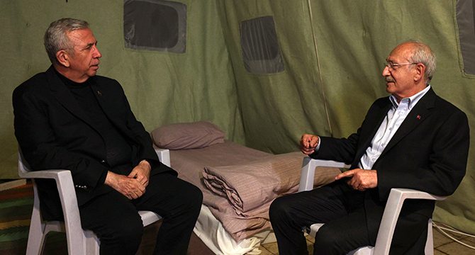 Cumhurbaşkanı adayı Kemal Kılıçdaroğlu deprem çadırında sabahladı