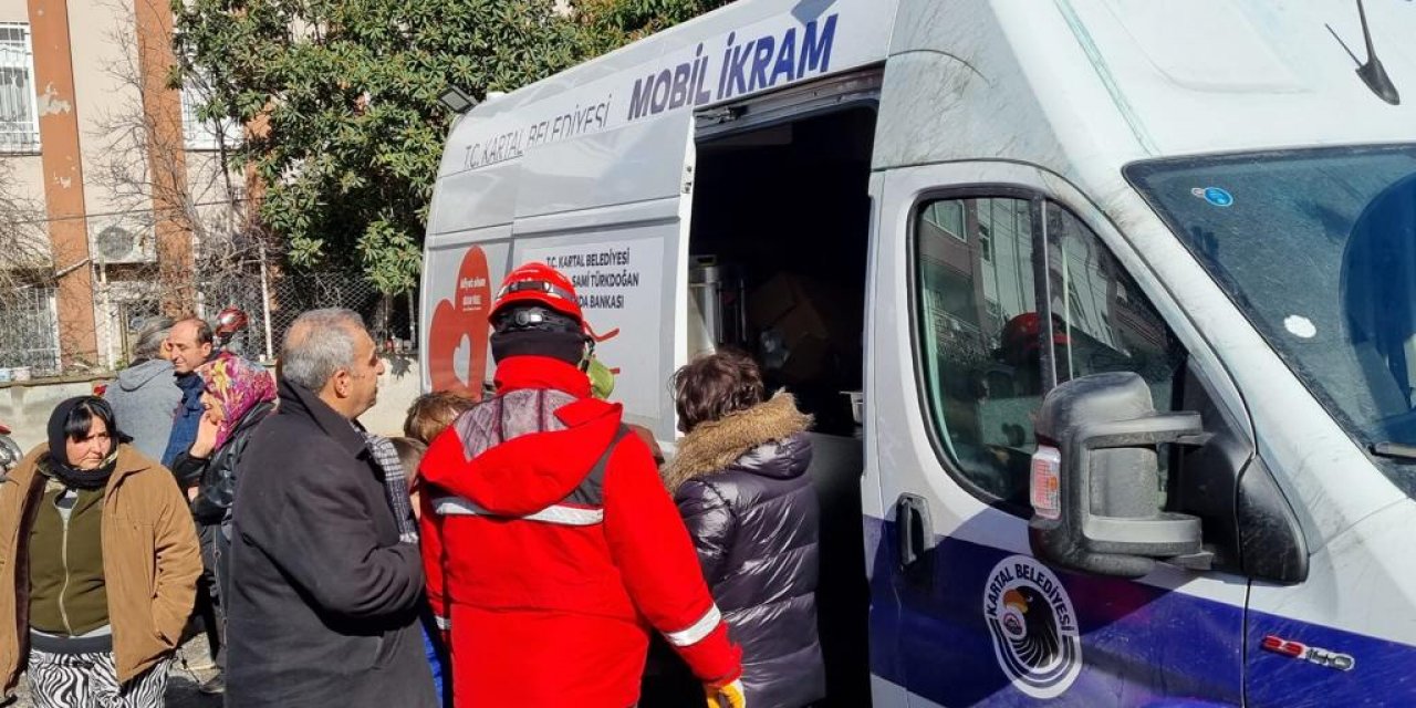 Kartal’dan Giden Arama Kurtarma Ekibi Enkazdan 4 Kişiyi Sağ Çıkardı