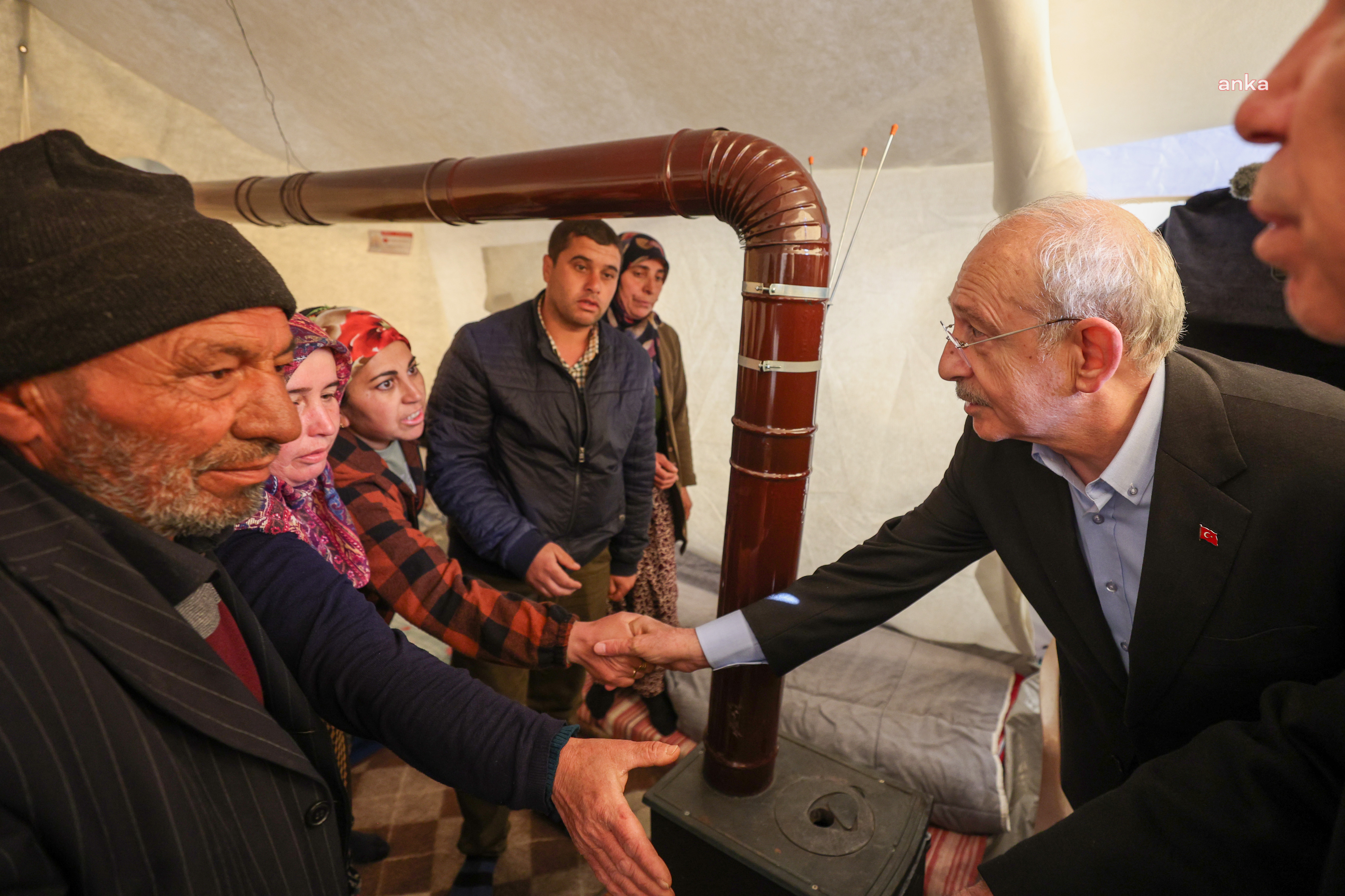 Kılıçdaroğlu, deprem bölgesi Nurhak’ta depremzedeleri dinledi