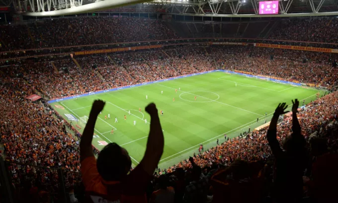 Galatasaray tribünleri 'istifa ulan' sloganlarıyla inledi