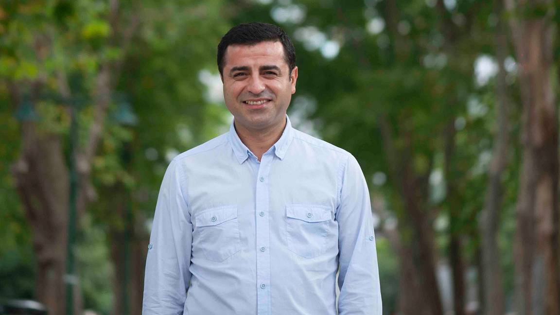 Selahattin Demirtaş, o partinin logosuyla paylaşım yaptı! Seçmene önemli mesaj