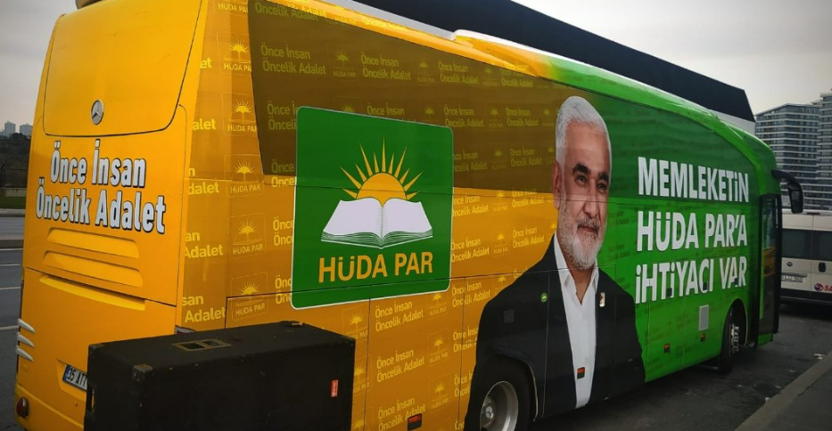 HÜDA-PAR'ın seçim otobüsü sosyal medyada gündem oldu! Domuz bağı göndermeleri...