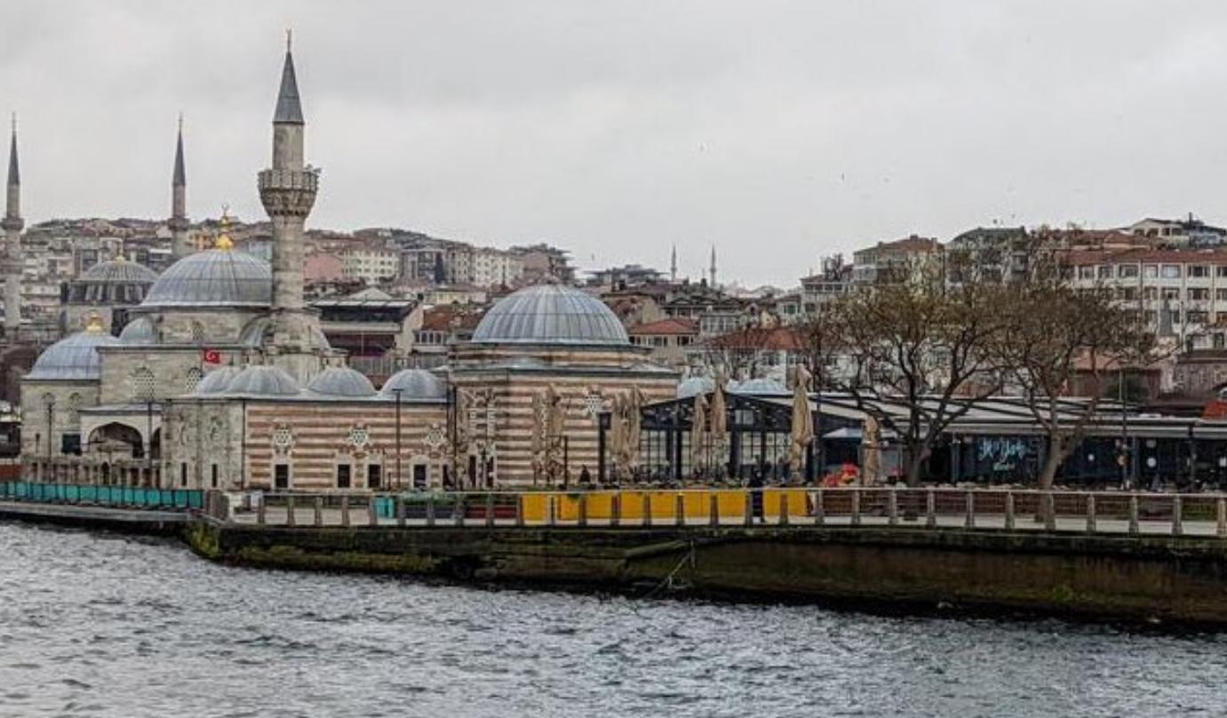 Kültür Bakanlığı, Üsküdar sahildeki kaçak yapıları onayladı! 4 yıl önce suç duyurusunda bulunmuşlardı