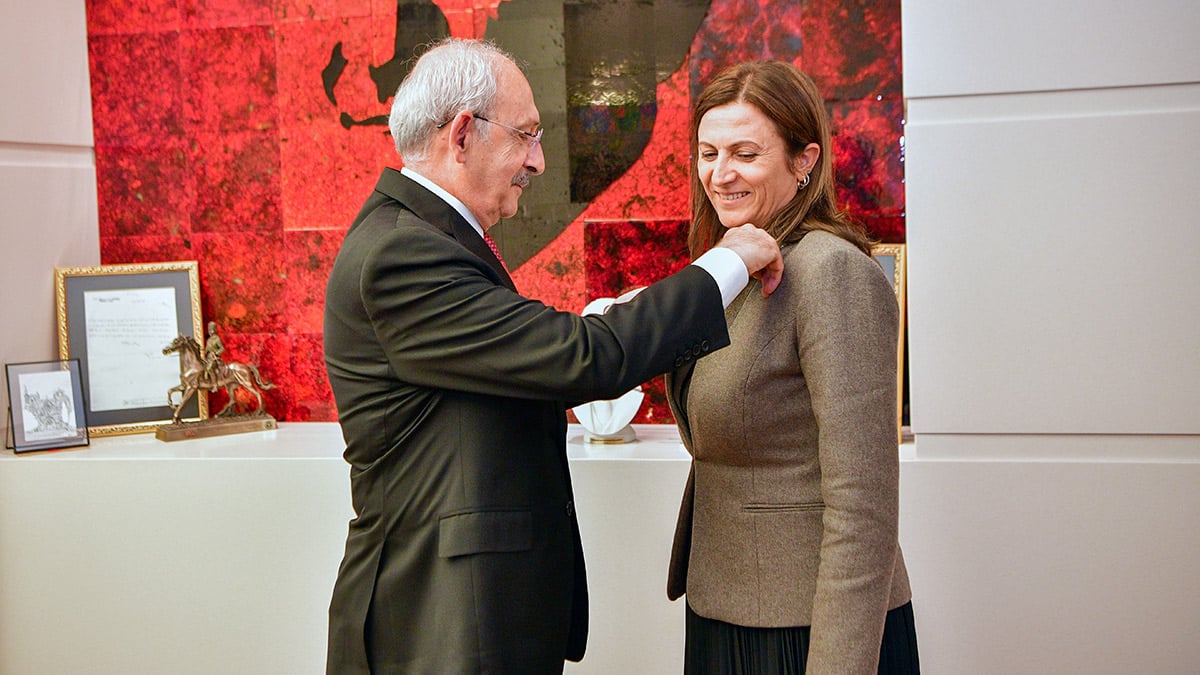 Suikasta giden ismin eşi CHP'ye katıldı