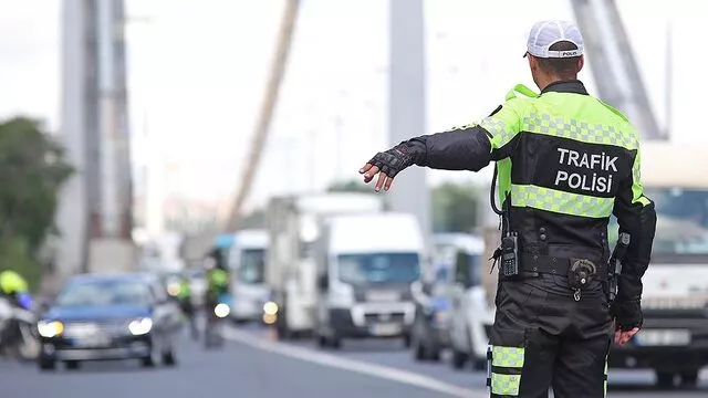 Araç sahiplerini ilgilendiriyor! Eğer plakanızda bu varsa ceza ödemek zorundasınız