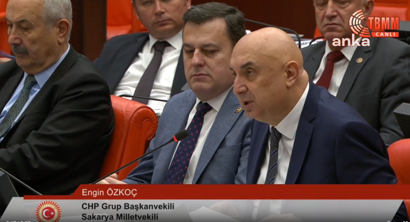 CHP'den Erdoğan'ın "Baba, bizi bunlara bırakma" sözlerine yanıt: "Hangi baba, enkazdaki evladının yanına depremin üçüncü gününde giden mi?"