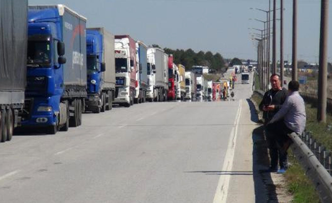 Kapıkule sınır kapısında 7 kilometrelik kuyruk oluştu