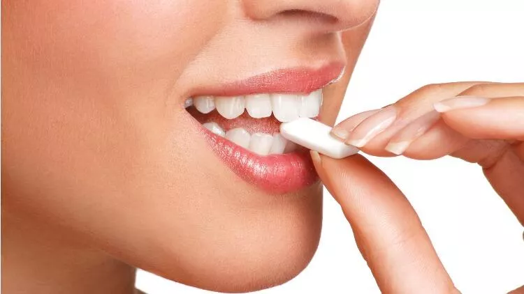 Sakız çiğnemek orucu bozar mı? Oruçluyken şekersiz sakız çiğnenir mi?