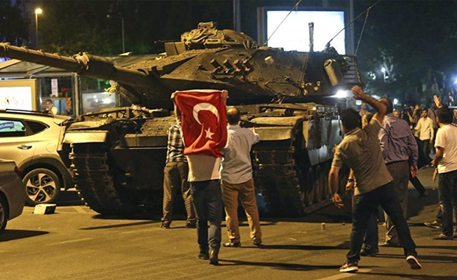 Darbe kahramanı dolandırıcı çıktı