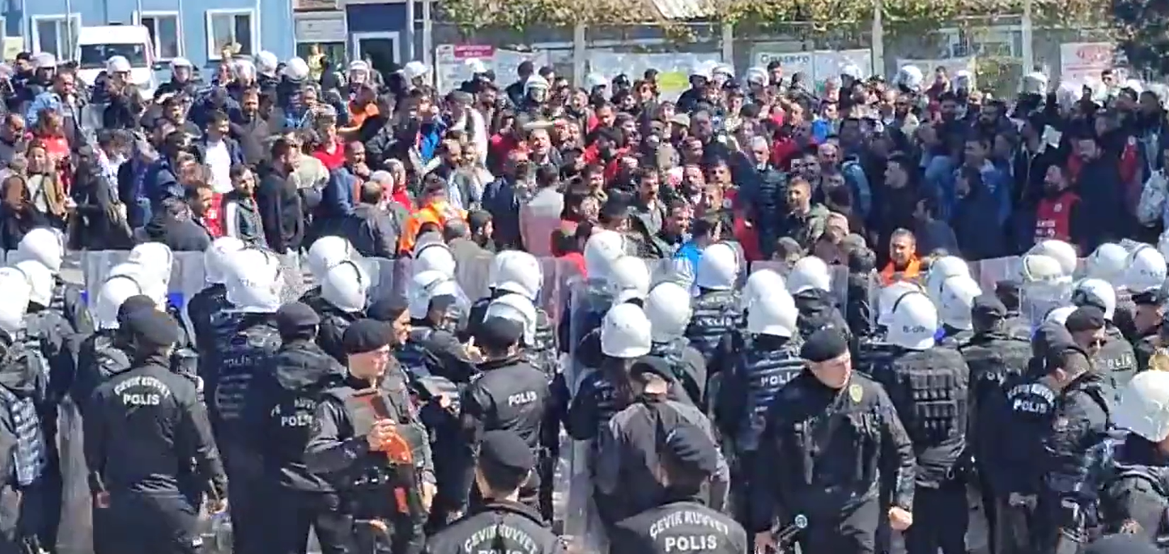 İş sağlığı, iş güvenliği ve ek zam için Ankara'ya yürüyen işçilere polis engeli