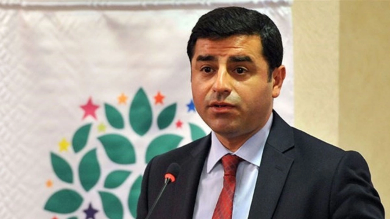 Selahattin Demirtaş: Demokrasi havarisi gibi ortada dolaşanlar çok sırıtıyor