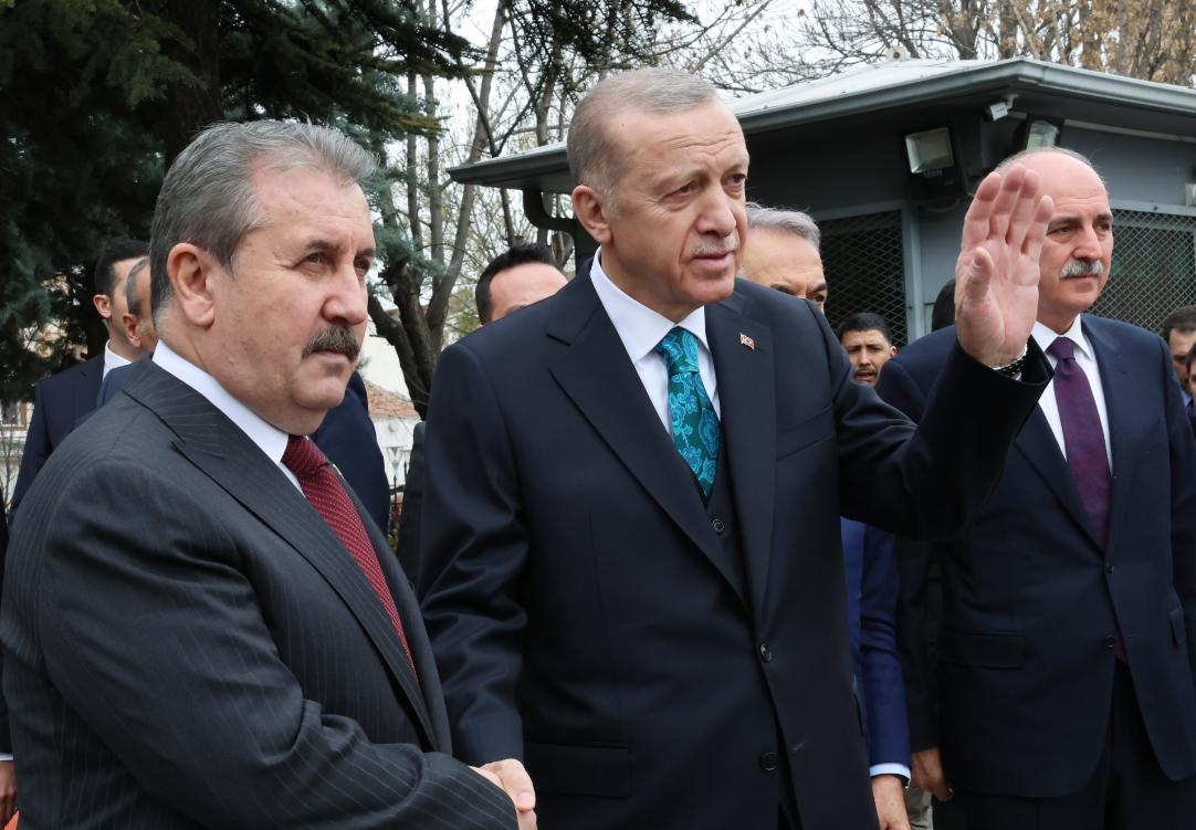 Erdoğan-Destici görüşmesinin ardından masadaki anket ortaya çıktı!