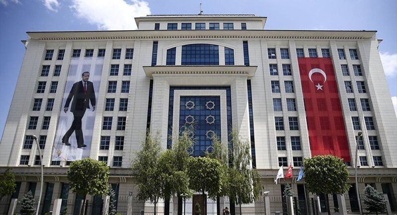 Seçim öncesi AKP'de gece yarısı hareketliliği