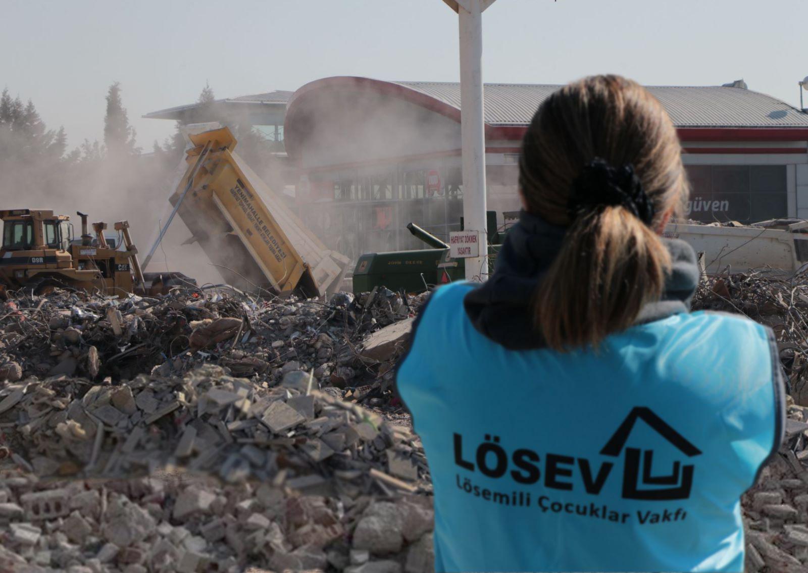LÖSEV KANSERLE MÜCADELEDE ÖN SAFHADA! LÖSEV, LÖSEMİSİZ VE KANSERSİZ BİR DÜNYA İÇİN UYARIYOR!