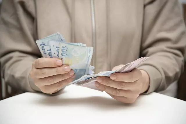 EYT'lilerin ilk maaşı seçim öncesine yetişecek mi? AKP'yi EYT endişesi sardı