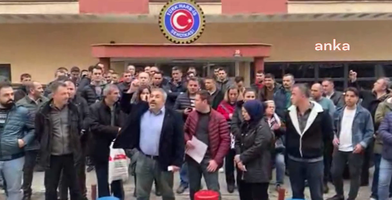 Türk Harb-İş sendikası üyesi işçiler, sendika yönetimini protesto etti