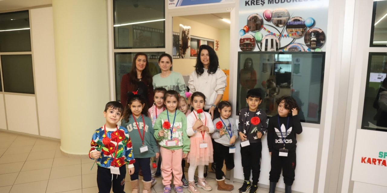 Kreşli Miniklerden Kadın Personele ‘8 Mart’ Sürprizi
