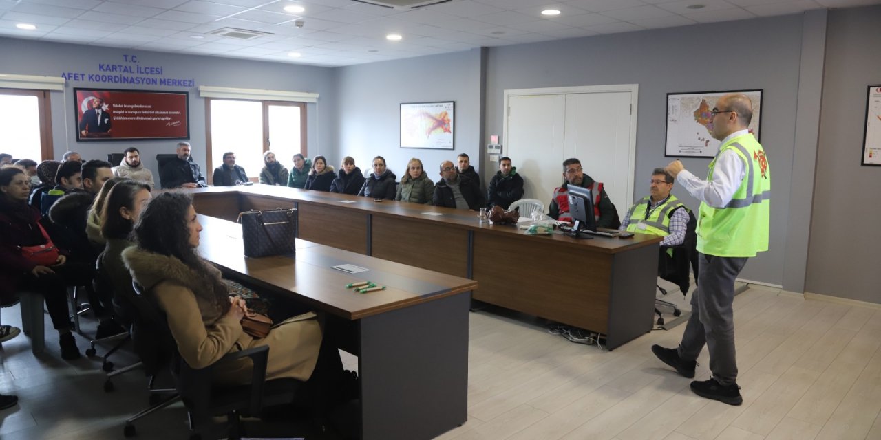 Kartal Belediyesi’nden Belediye Personeline Yangın Söndürme Eğitimi