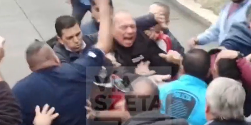 Arjantin'de protestocular Güvenlik Bakanı'nı tekme tokat dövdü