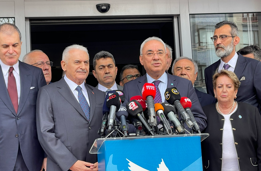 Önder Aksakal AKP ile anlaştı, DSP'de istifalar başladı
