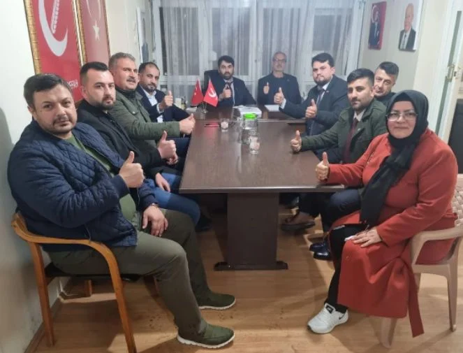 Yeniden Refah Partisi’nde 'İslamiyet kavgası!' Kadın ile erkek yan yana oturamazmış!