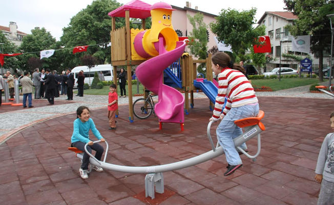 Bakırköy'de parklar renkleniyor