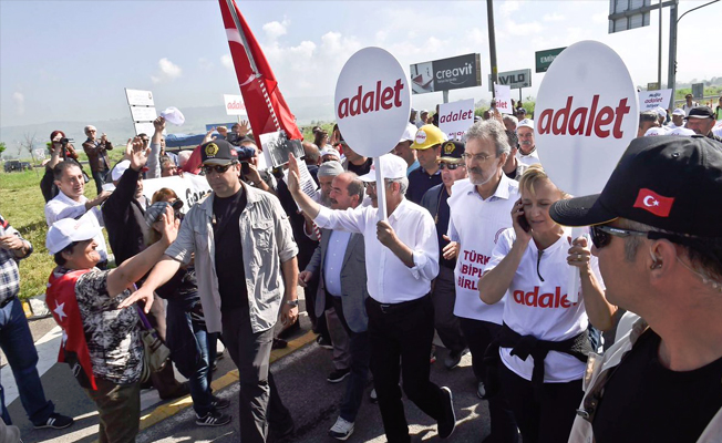 CHP lideri ile her gün en az 5 bin yurttaş yürüyor