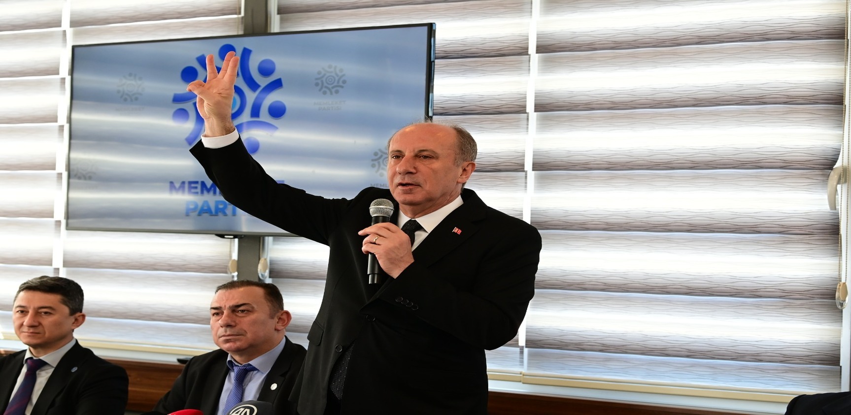 Muharrem İnce, Memleket Partisi'nin işaretini duyurdu