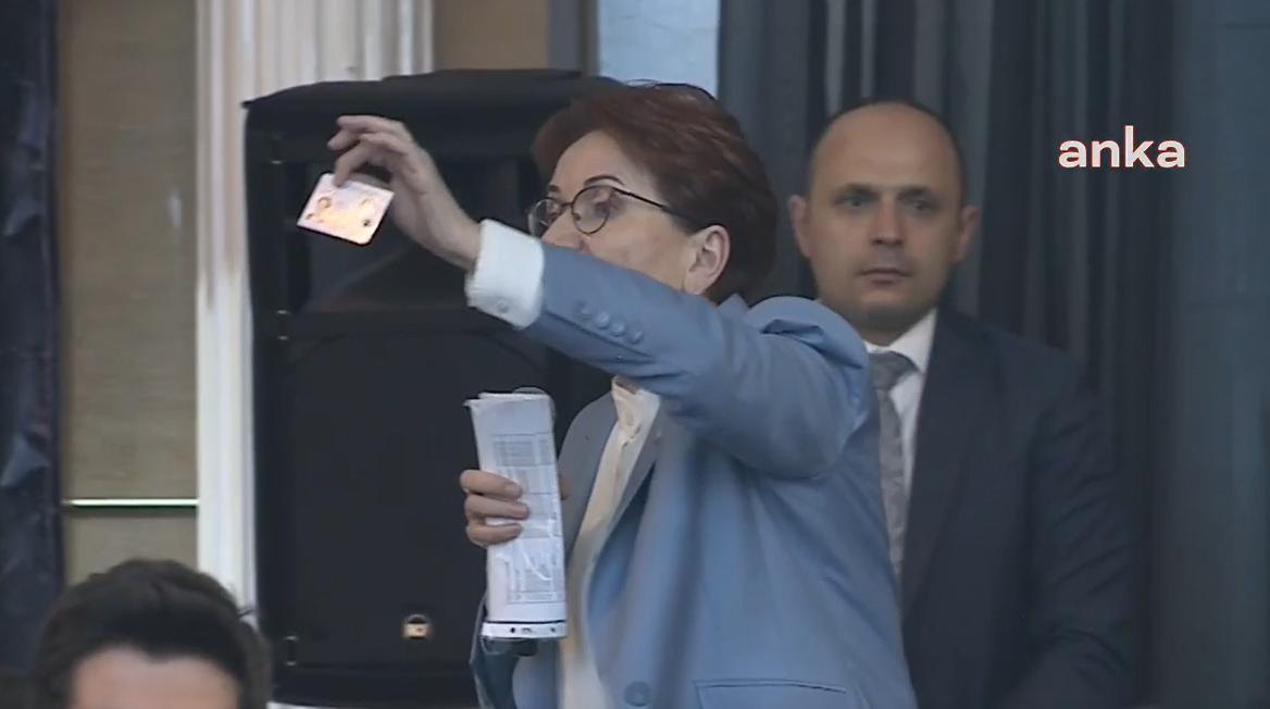 Meral Akşener, nüfus cüzdanını çıkartarak seslendi: "Kürt’sün eşitsin PKK’lısın, ben bunu reddediyorum"