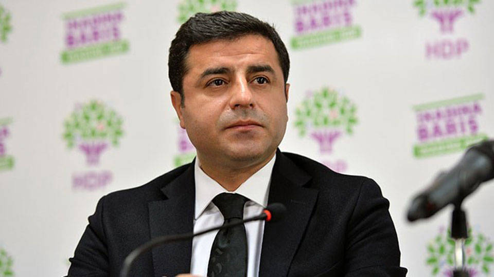 Demirtaş sosyal medyadan çağrı yaptı: Şakası yok: Ya tam diktatörlük ya da demokrasi