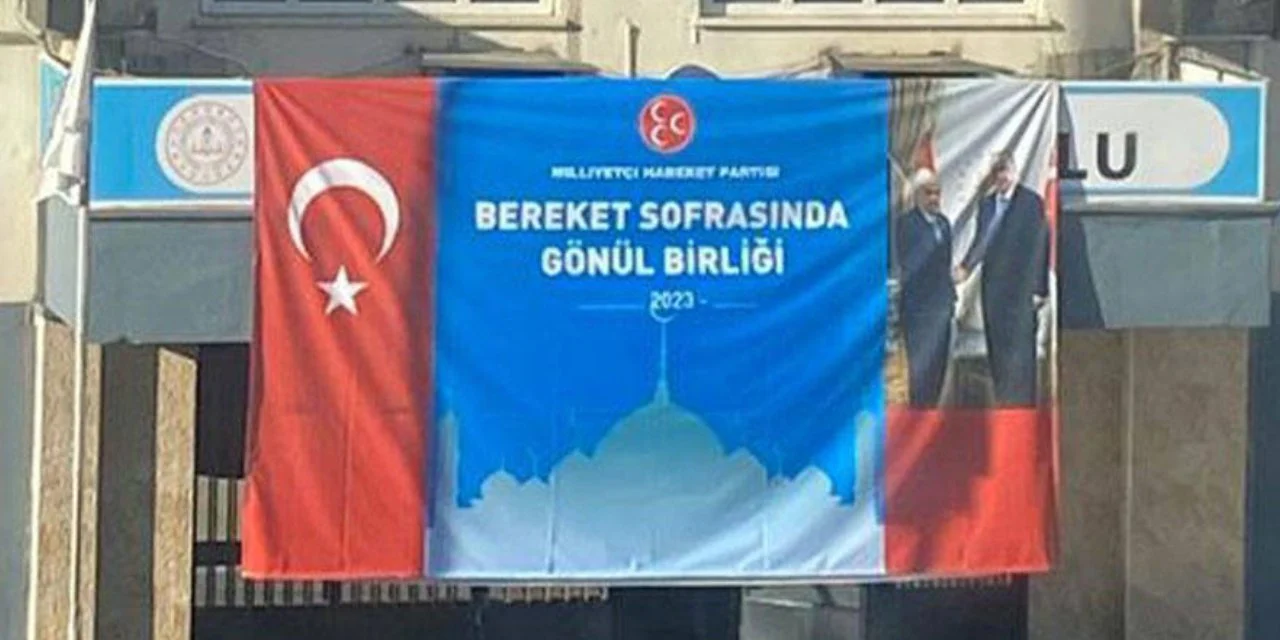 MHP okulda seçim propagandası yaptı