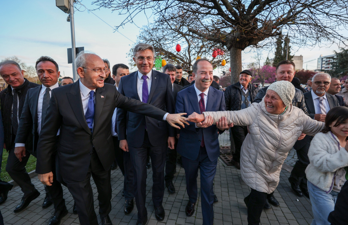 Kılıçdaroğlu'nun Bulgaristan ziyaretinin arkasına yatan sebep ne? Muharrem Sarıkaya, "Sonuçları görünce şaşırmamak elde değil" diyerek yazdı